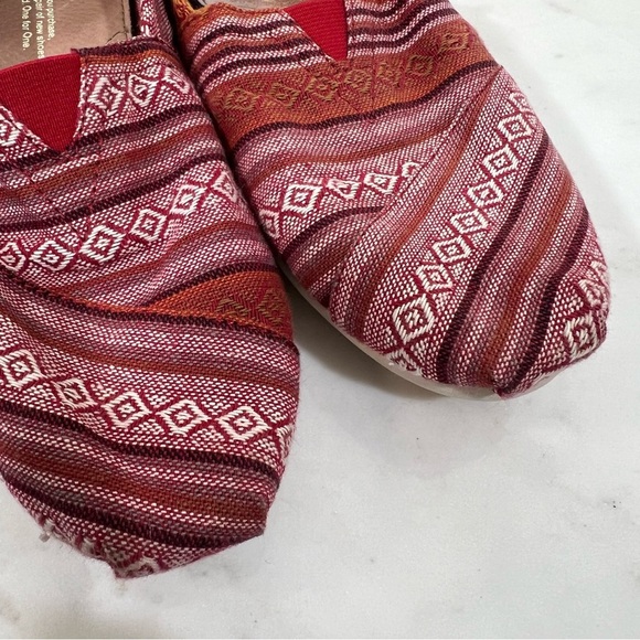 TOMS Red Aztec Patterned Slip-On Shoes Size 6.5 - Picture 9 of 11